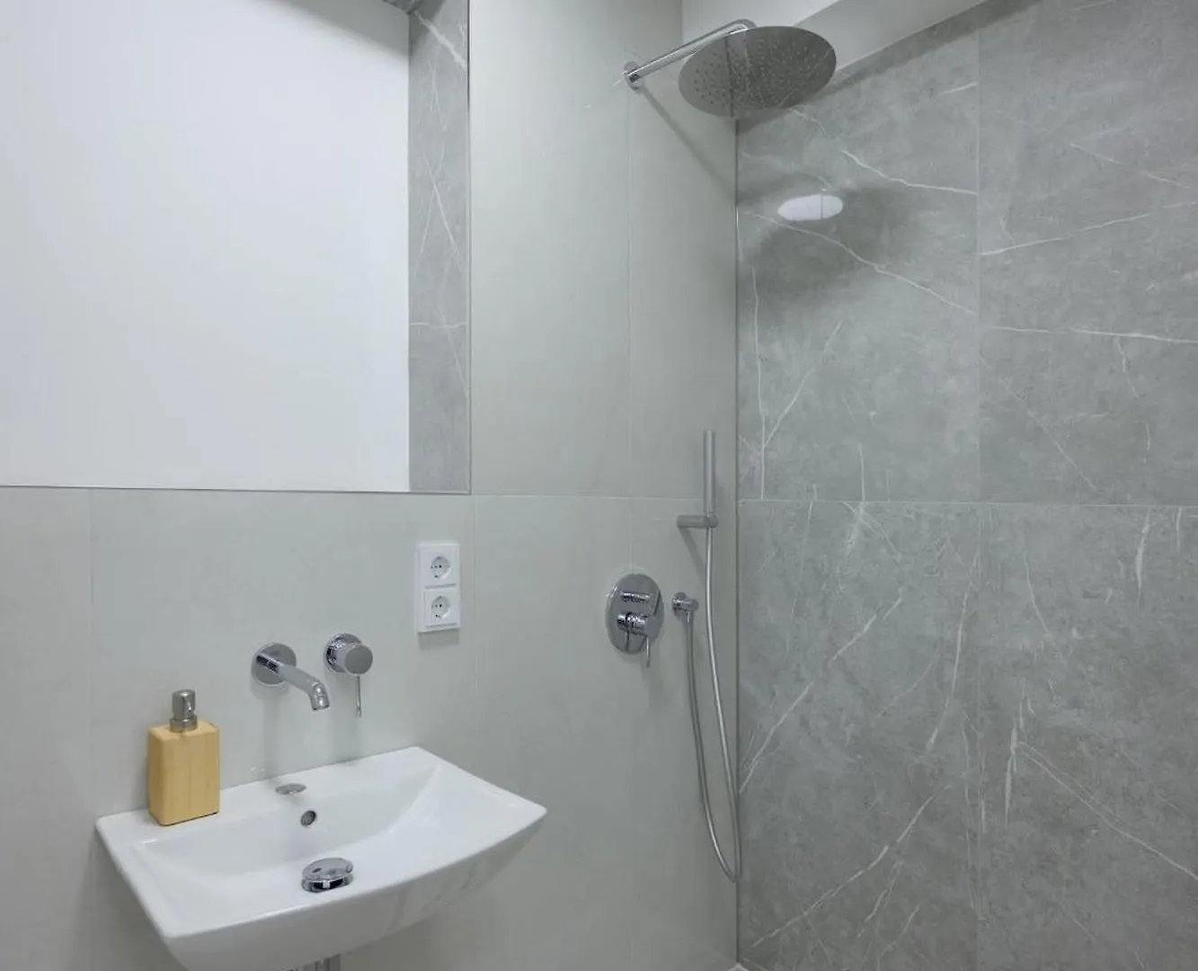 Spacious Apartments In Mitte- Feel The Citycenter Berlin Tyskland
